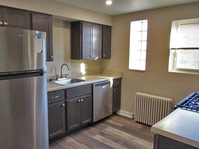 Brentwood Manor in Pittsburgh, PA - Foto de edificio - Building Photo