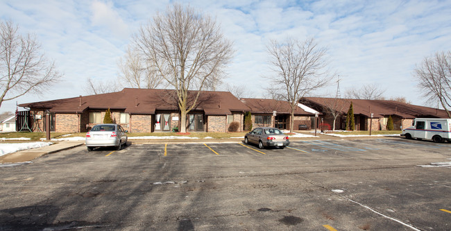 Willow Tree Village in Eaton Rapids, MI - Foto de edificio - Building Photo