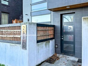 2618 Eastlake Ave E in Seattle, WA - Building Photo - Building Photo