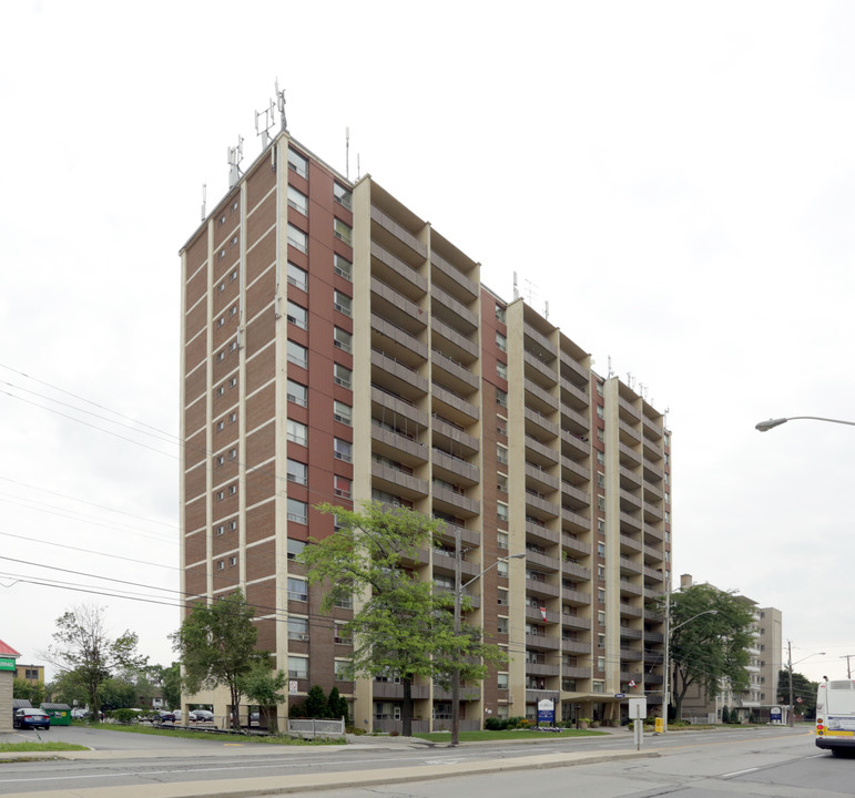 Delmonico in Hamilton, ON - Building Photo