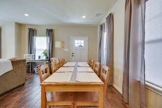 601 Highlands St in College Station, TX - Building Photo - Building Photo