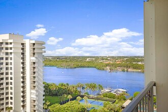2121 N Ocean Blvd in Boca Raton, FL - Building Photo - Building Photo