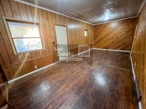 413 N Iowa St in Mitchell, SD - Building Photo - Building Photo