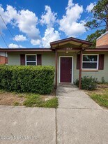 8067 Parental Cir in Jacksonville, FL - Building Photo