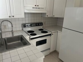 301 S Ocean Blvd in Pompano Beach, FL - Foto de edificio - Building Photo