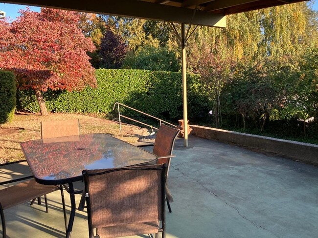 2023 E 18th St in Bremerton, WA - Building Photo - Building Photo