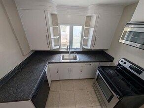 520 11th Ave N in St. Petersburg, FL - Foto de edificio - Building Photo