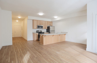 Cedar Manor Apartments in Forest Grove, OR - Building Photo - Interior Photo