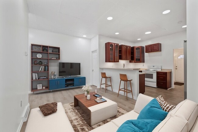 2500 Sarah St, Unit Floor 1