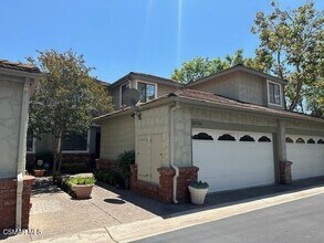 29723 Strawberry Hill Dr in Agoura Hills, CA - Building Photo - Building Photo