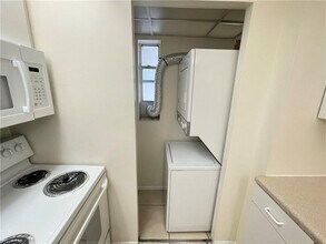 8051 Colony Cir S, Unit 205 in Tamarac, FL - Foto de edificio - Building Photo