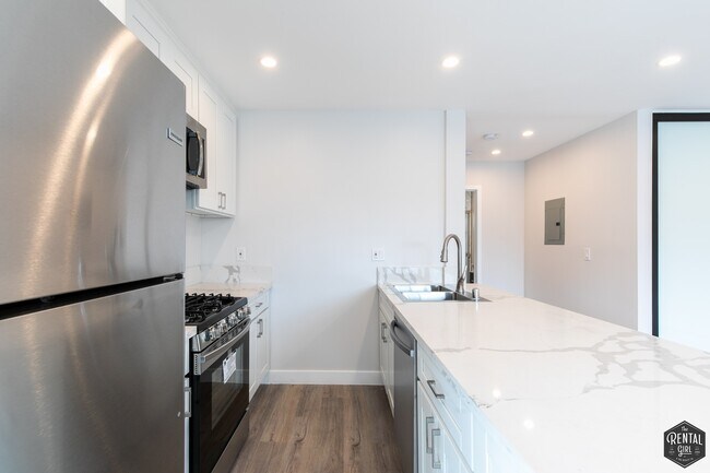 3872 Bentley Ave in Culver City, CA - Building Photo - Building Photo