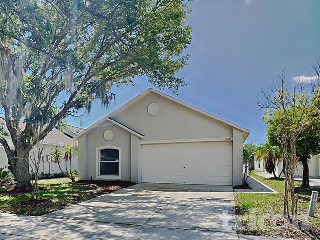 6209 Cannoli Pl, Unit 1/2 in Riverview, FL - Foto de edificio - Building Photo