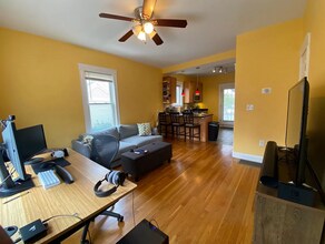 8 Cedar St in Somerville, MA - Building Photo - Building Photo