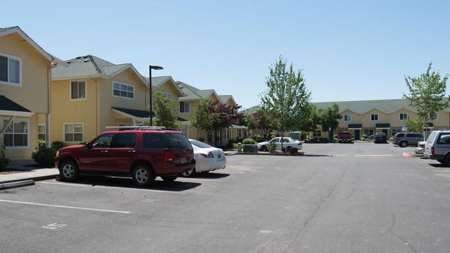 Colonia Amistad in Independence, OR - Building Photo - Building Photo