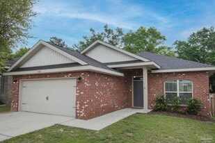 5785 Jade Moon Cir in Milton, FL - Building Photo