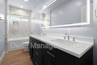 8073 Lemon Ave in La Mesa, CA - Foto de edificio - Building Photo