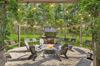 320 2 Holes Water Rd in East Hampton, NY - Building Photo - Building Photo