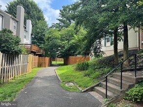 6591 Sand Wedge Ct in Alexandria, VA - Foto de edificio - Building Photo