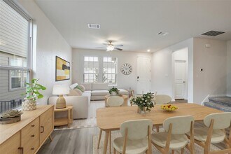 304 Delaware Mountains Ter in Dripping Springs, TX - Building Photo - Building Photo