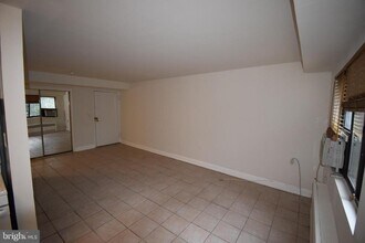 1565 N Colonial Terrace in Arlington, VA - Building Photo - Building Photo