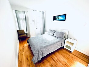 4850 Rue Sainte-Catherine E in Montréal, QC - Building Photo - Building Photo