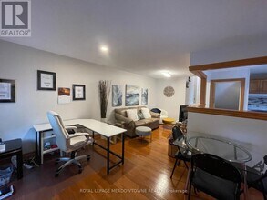 7010 Bonnie St in Niagara Falls, ON - Building Photo - Building Photo