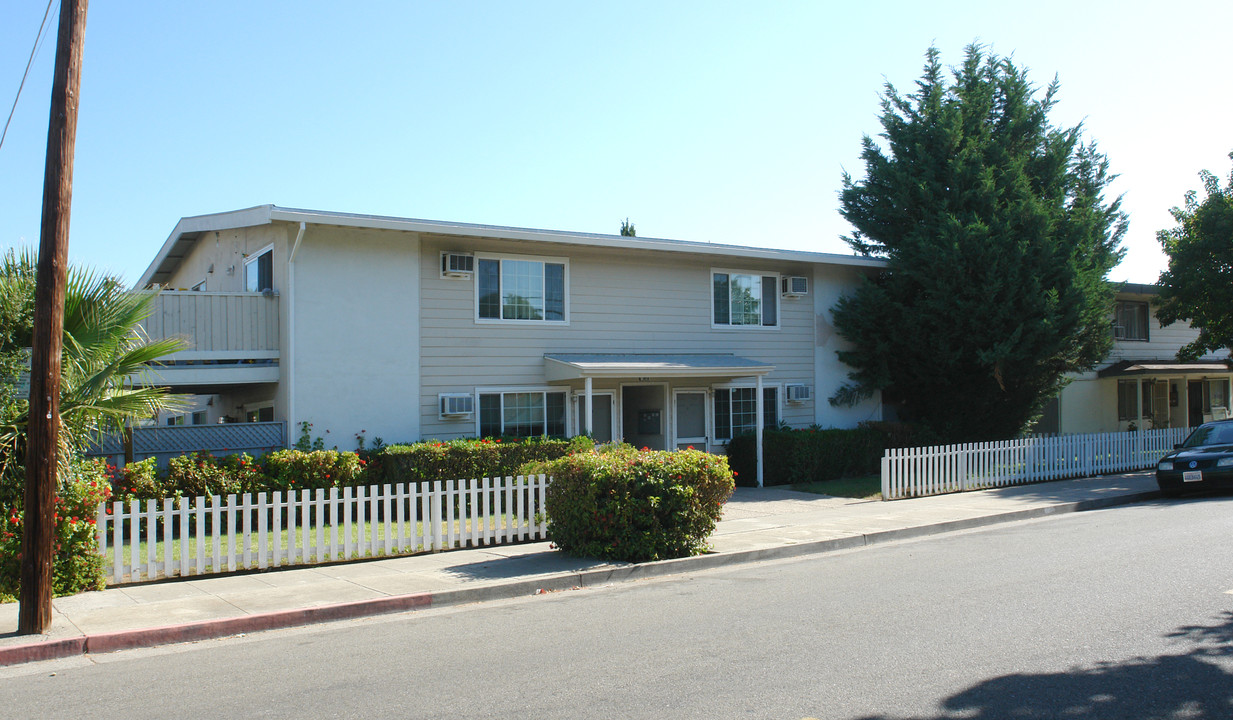 675 W Sunnyoaks Ave in Campbell, CA - Foto de edificio