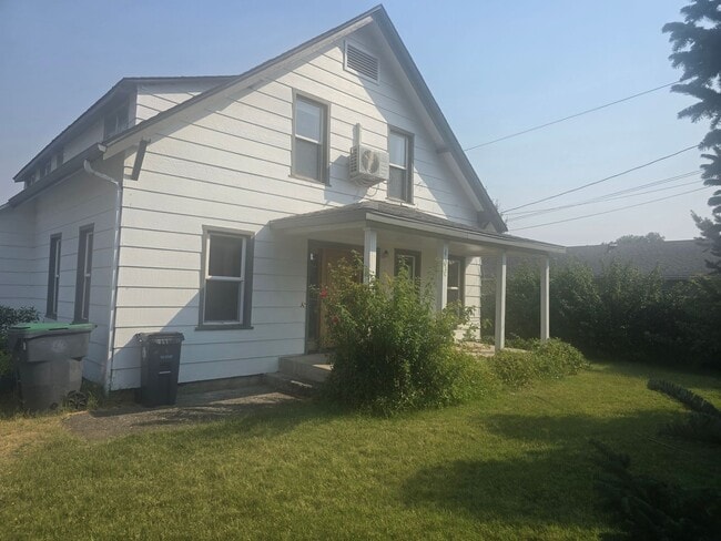 403 De Barr Ave in Medford, OR - Building Photo - Building Photo