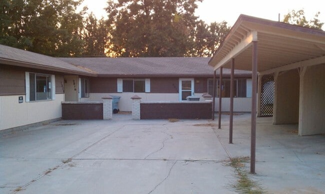 property at 2816 Iowa Ave
