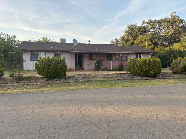 20208 Lago St in Redding, CA - Building Photo - Building Photo