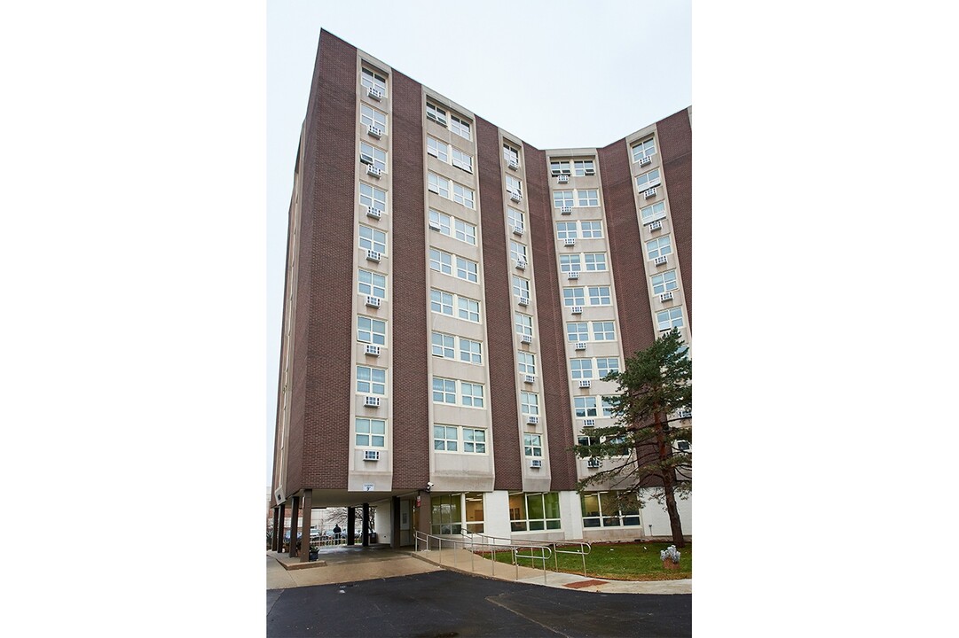 Albert Goedke & Armond King Apartments in Skokie, IL - Building Photo