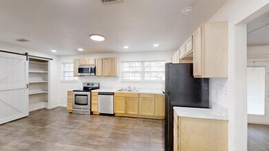 1202 Sunshine Dr in Crestview, FL - Building Photo - Building Photo