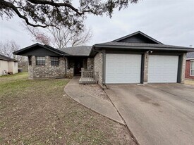 2712 Monroe Ave in Rosenberg, TX - Building Photo