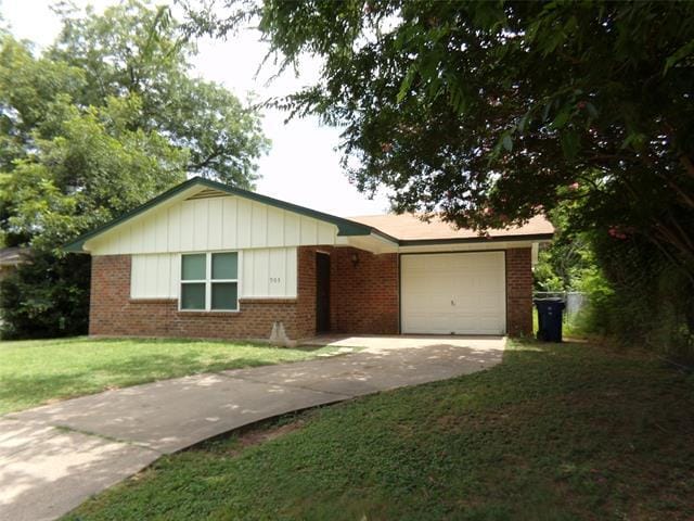 property at 905 W Bridge St