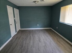 5301 Queen Mary Ln in Jackson, MS - Building Photo