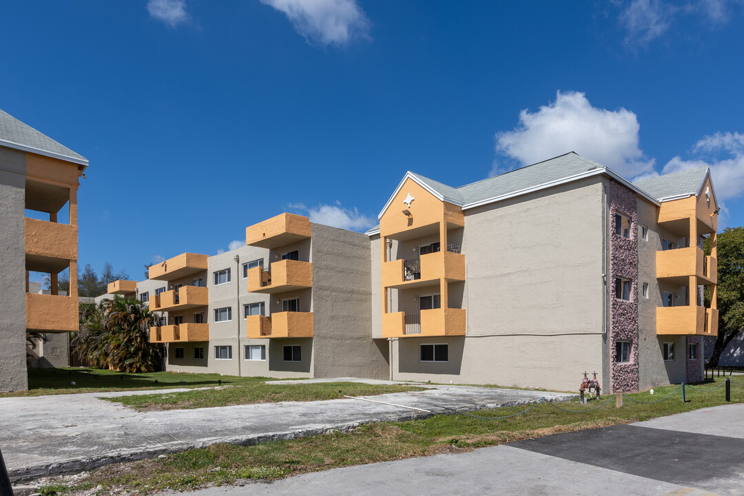 Glorieta Gardens in Opa Locka, FL - Building Photo