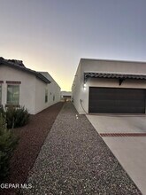 10729 Deion Sanders Dr in El Paso, TX - Building Photo - Building Photo