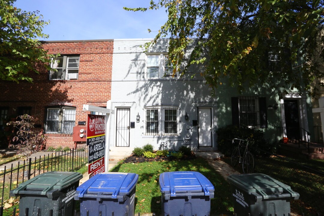 115 P St SW in Washington, DC - Building Photo