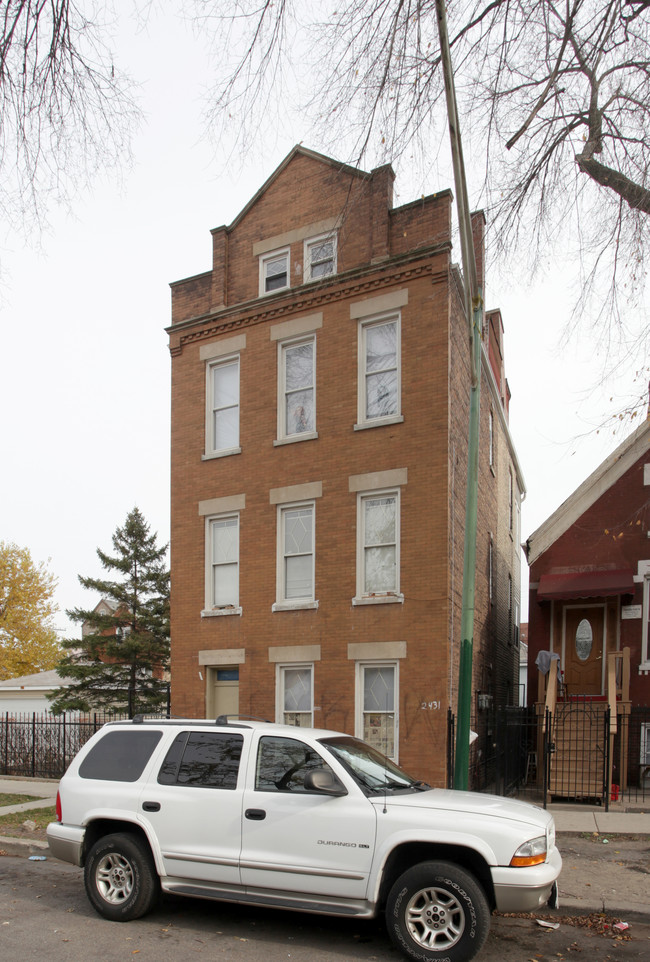 2431 S Whipple Rd in Chicago, IL - Building Photo - Building Photo