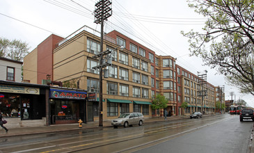 1070-1080 Queen St E in Toronto, ON - Building Photo - Building Photo