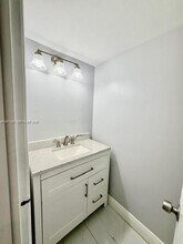 3064 Riverside Dr in Coral Springs, FL - Foto de edificio - Building Photo