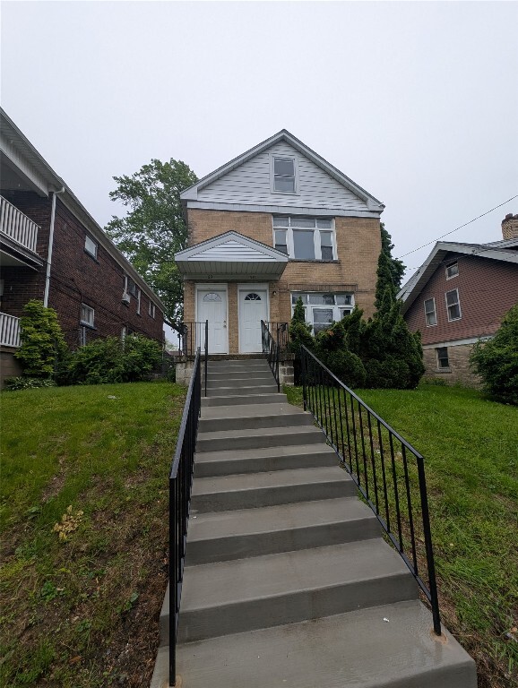 property at 639 W 5th St