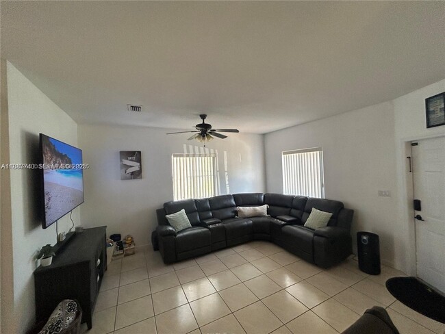 1611 SE 31st Ct in Homestead, FL - Building Photo - Building Photo