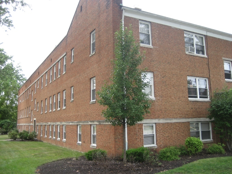 2734 Noble Rd in Cleveland Heights, OH - Foto de edificio