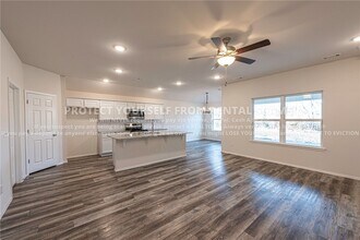 916 E Bunting St in Fayetteville, AR - Building Photo - Building Photo