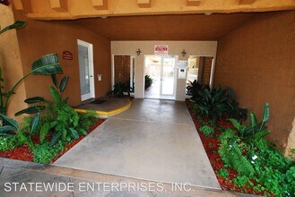 11920 Chandler Blvd in Los Angeles, CA - Building Photo - Building Photo