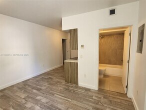 557 Michigan Ave in Miami Beach, FL - Building Photo - Building Photo