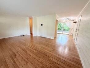 207 Ivanhoe Way in Bloomington, IL - Building Photo - Building Photo