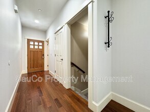 11347 NW Kimble Ct in Portland, OR - Building Photo - Building Photo